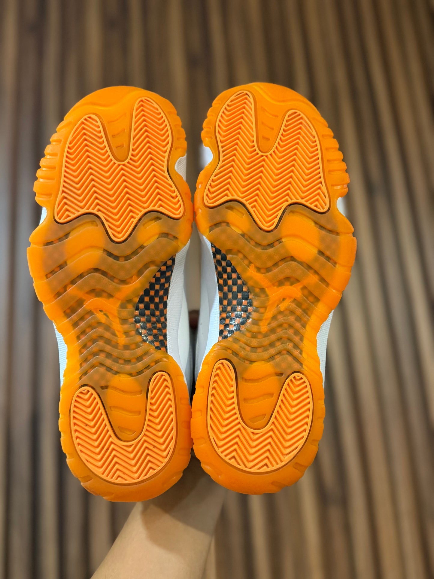 J11 Low 7Mx
