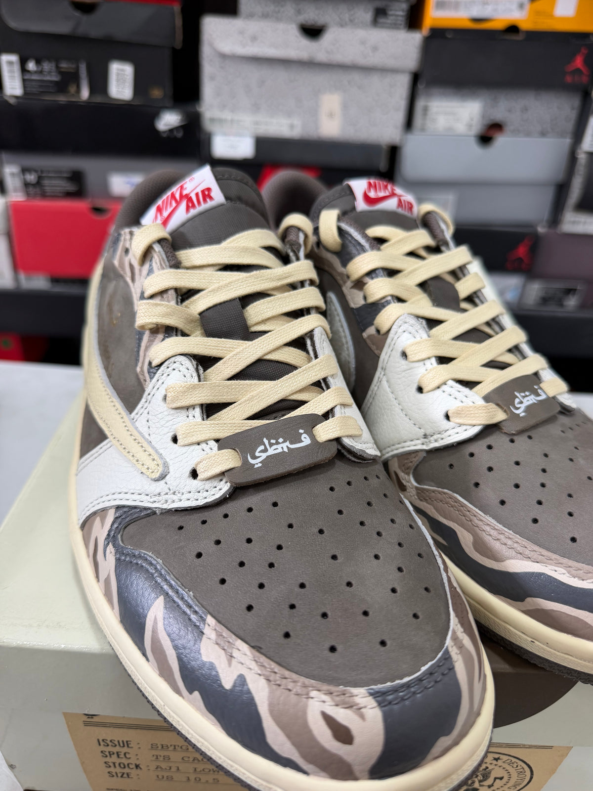 J1 Travis Scott SBTG 8.5Mx NUEVO