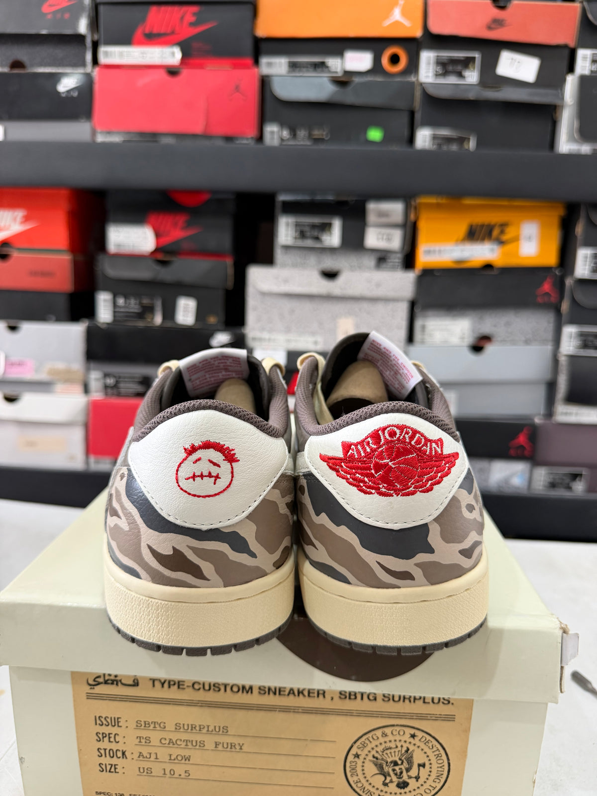 J1 Travis Scott SBTG 8.5Mx NUEVO